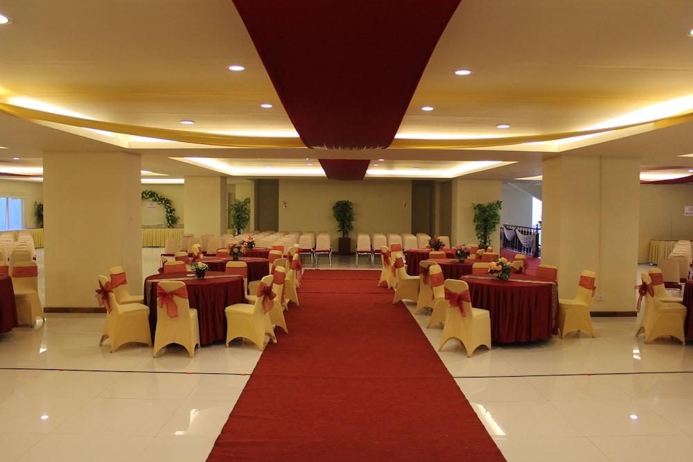 Grand Asia Hotel Makassar Exteriör bild