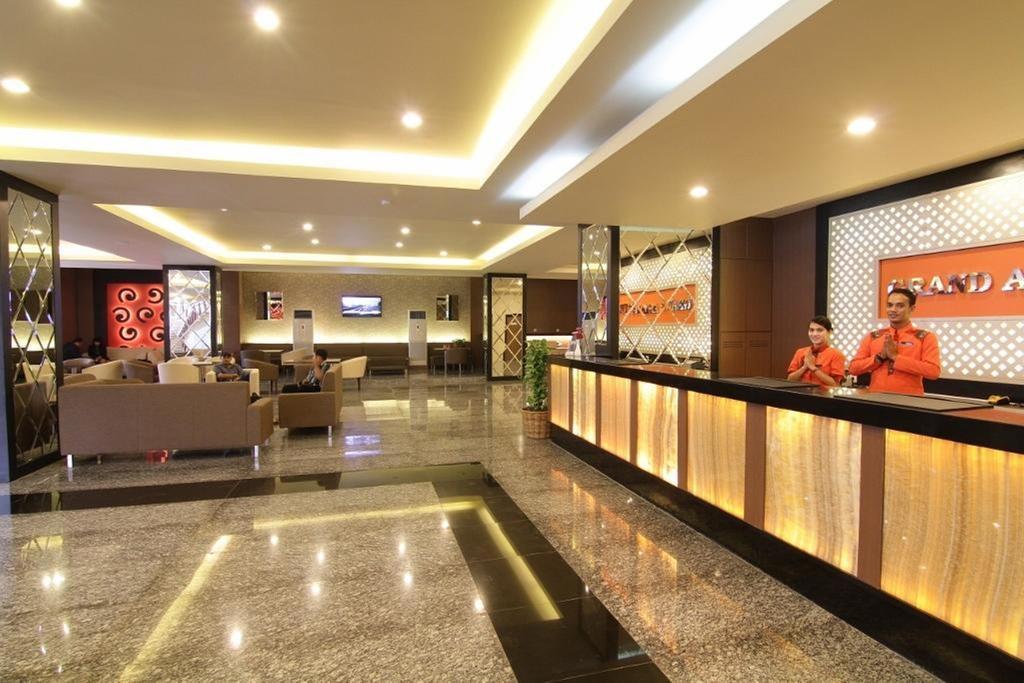 Grand Asia Hotel Makassar Exteriör bild